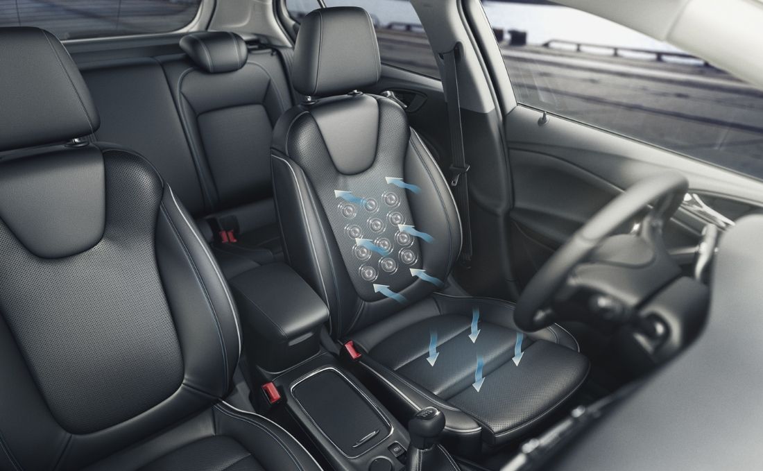 Sièges massants, chauffants et ventilés de l'Opel Astra.
